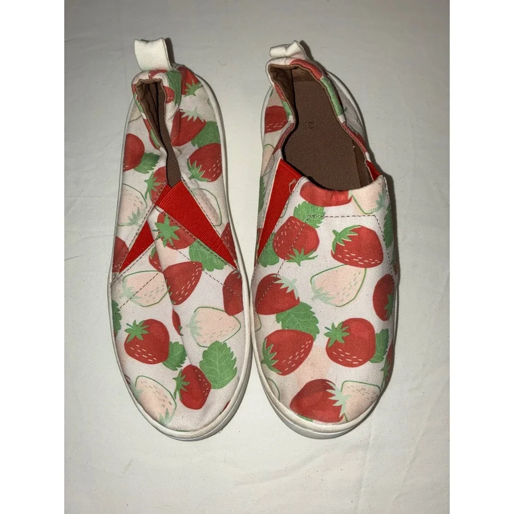 HT Newtrahe Strawberry Print Canvas Slip On Sneakers Size EU 39/approx US 8.5